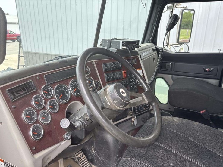 2018-western-star-4700-image-19