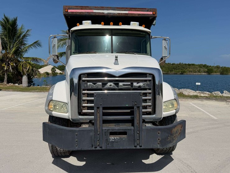 2006-mack-granite-ct713-image-7