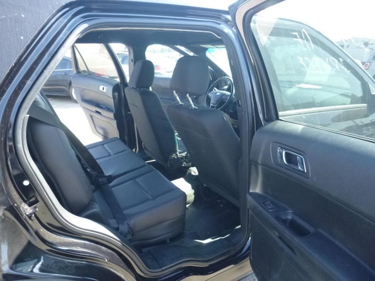 2016-ford-explorer-image-8