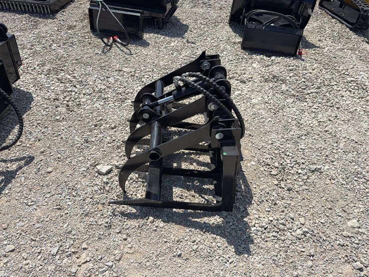 hydraulic-mini-skid-steer-root-grapple-image-2