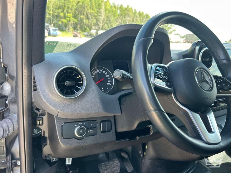 20211-mecedes-benz-sprinter-4500-modified-food-catering-van-image-14