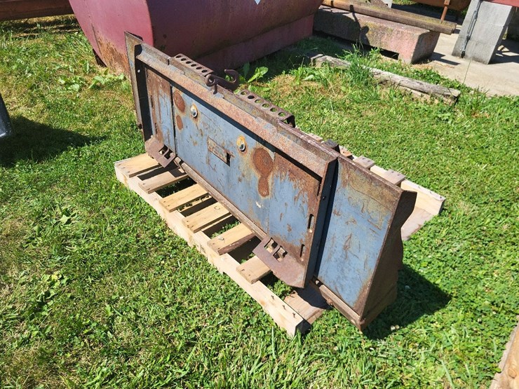 skid-loader-mounted-reece-receiver-hitch-image-6