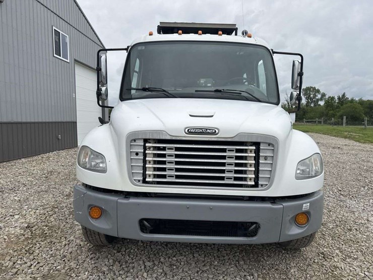 2010-freightliner-roll-off-truck-image-6