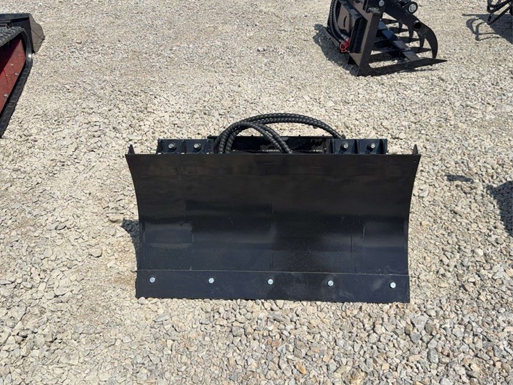 39”-hydraulic-mini-skid-steer-snow-plow-image-1