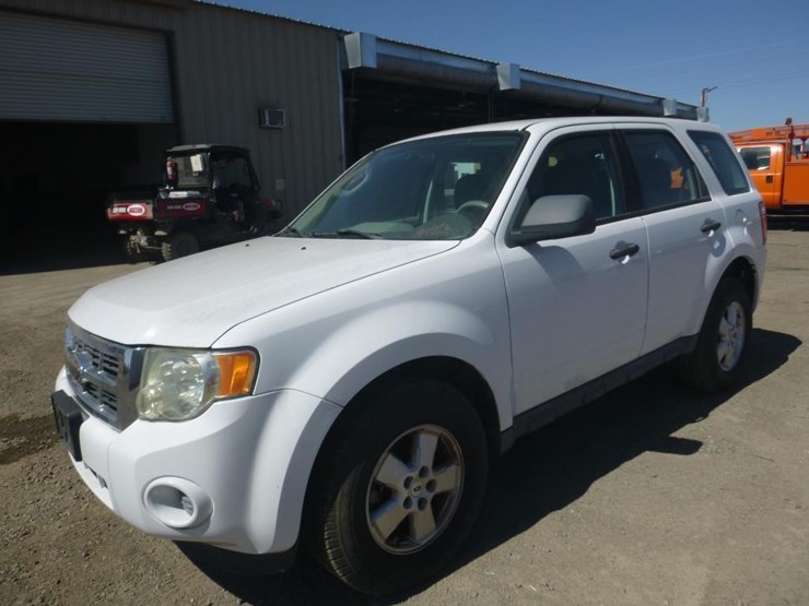 2010-ford-escape-image-2
