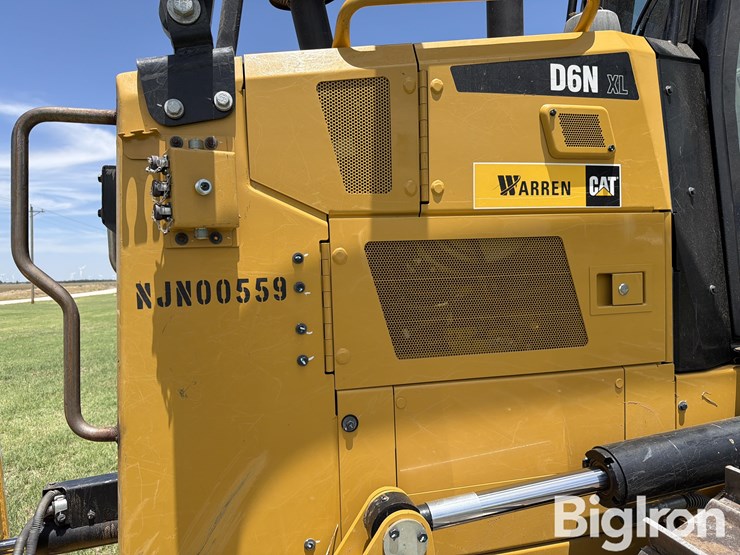2019-caterpillar-d6n-image-16