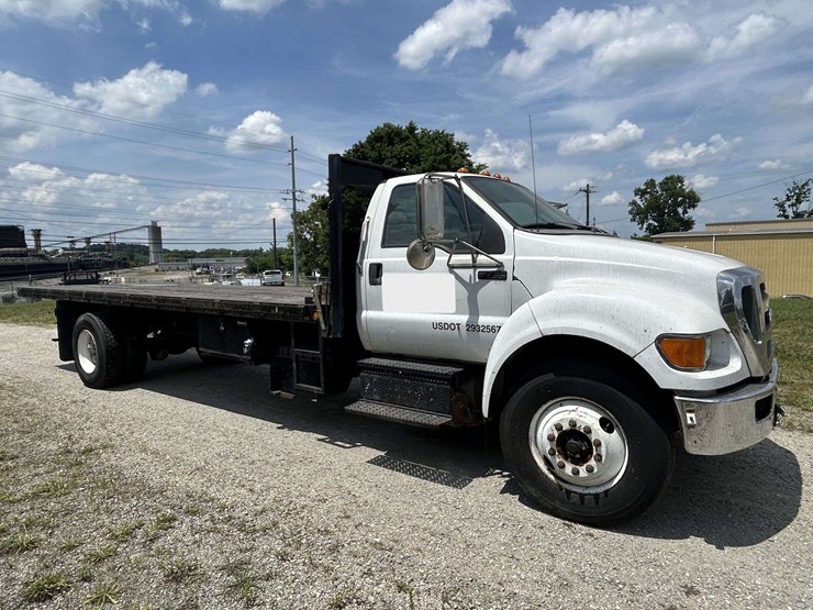 2012-ford-f750-image-4