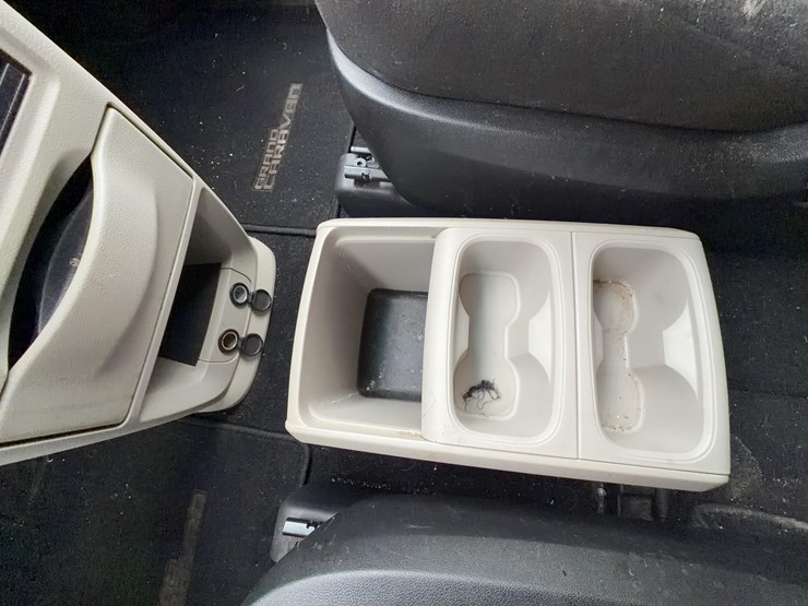 2015-dodge-grand-caravan-image-28