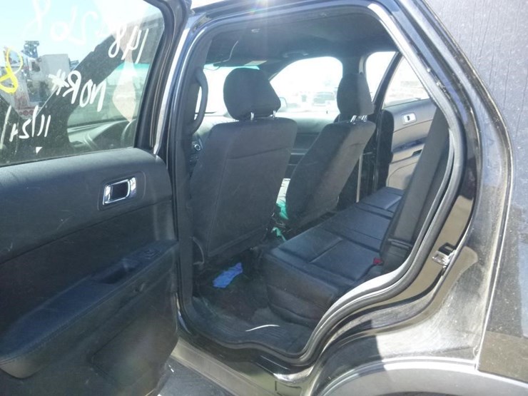 2016-ford-explorer-image-8