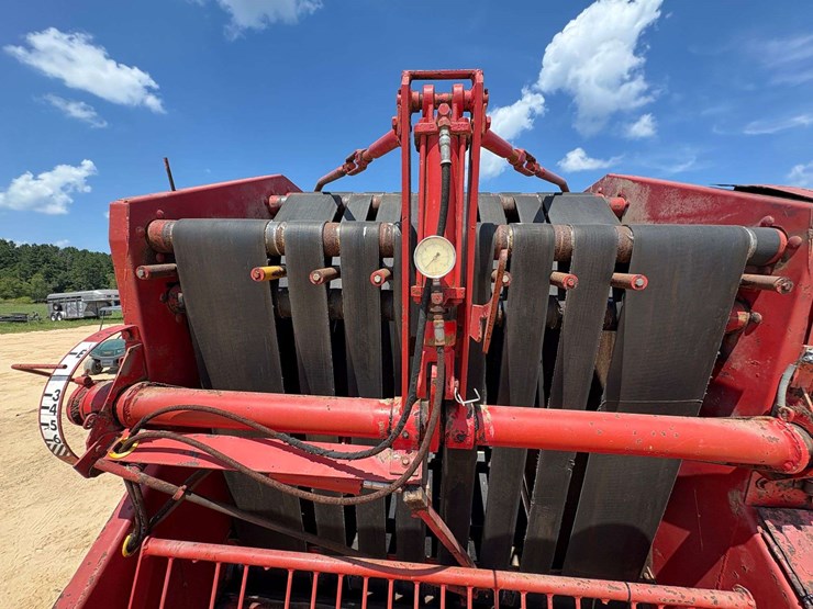massey-ferguson-1560-image-17