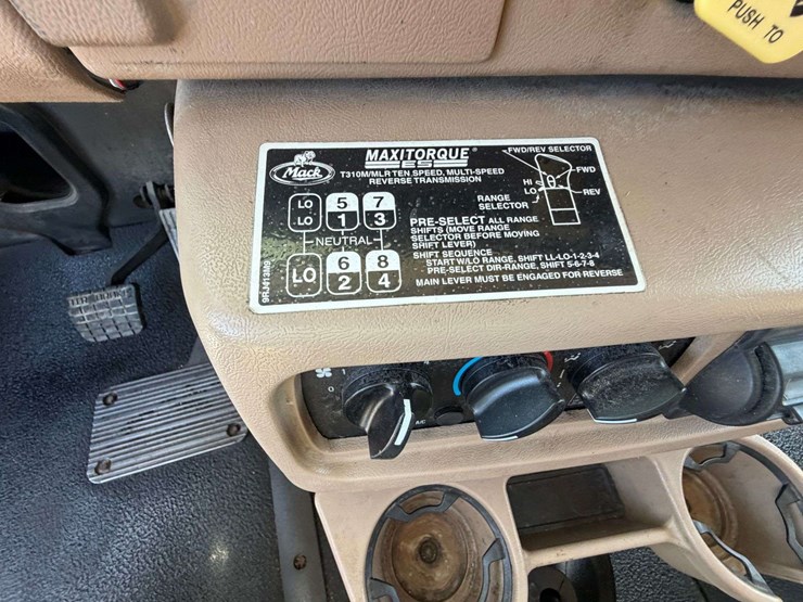 2006-mack-granite-ct713-image-27
