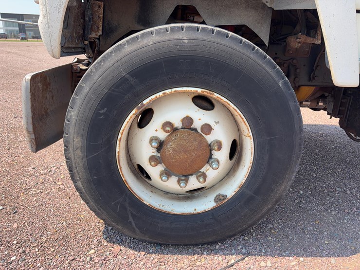 1995-ford-l9000-image-54