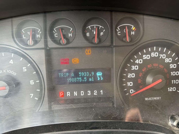 2010-ford-f-15-xl-image-35