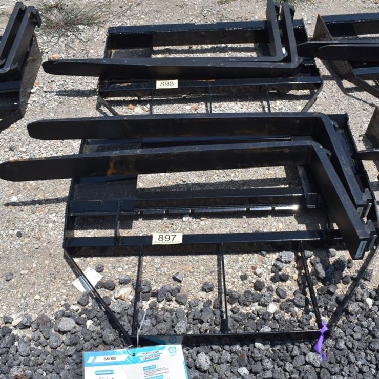 SKID STEER PALLET FORK