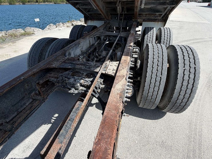2006-mack-granite-ct713-image-13