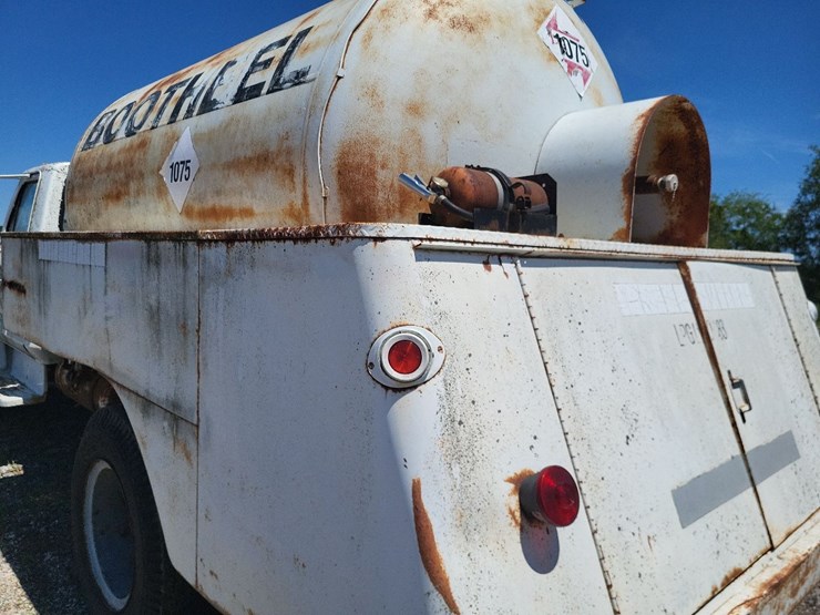 ford-f700-image-11