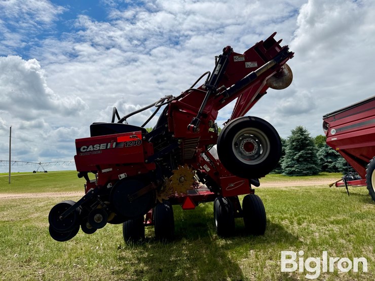 2011-case-ih-1240-image-6