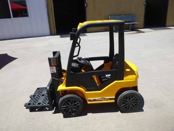 dls-kids-forklift-image-5