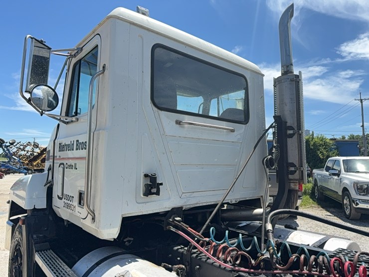 1993-mack-ch613-image-15