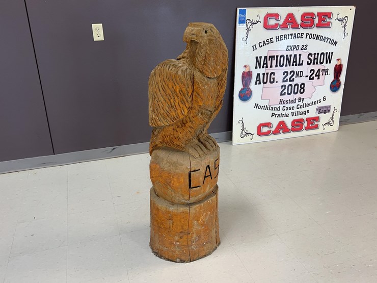 case-heritage-wooden-eagle-carving-image-4