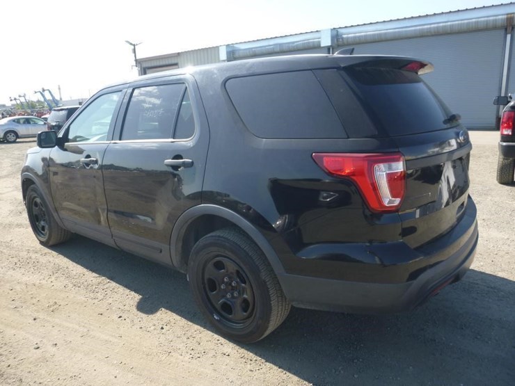 2016-ford-explorer-image-4