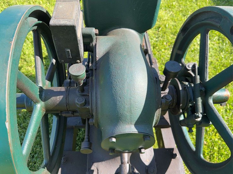 mccormick-deering-1-1/2-hp-engine-image-15