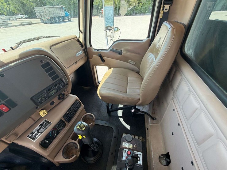 2006-mack-granite-ct713-image-13