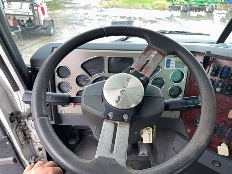 2012-mack-cxu613-image-52