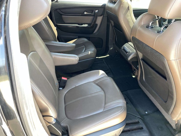 2016-gmc-acadia-image-16