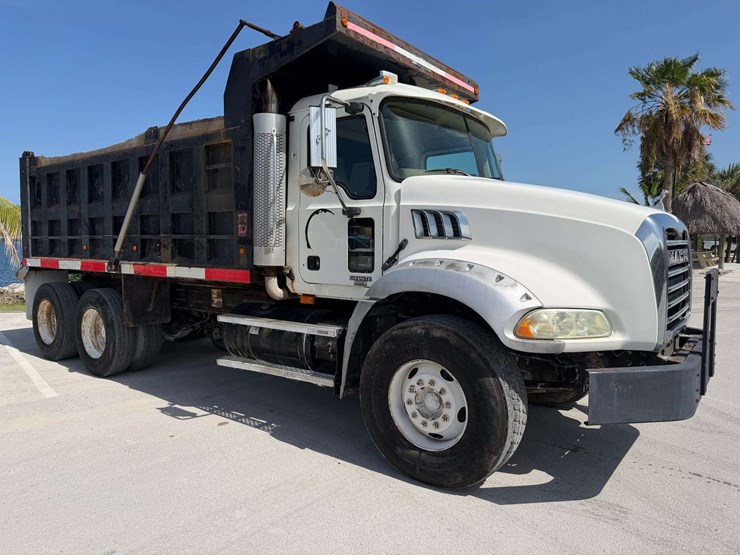 2006-mack-granite-ct713-image-3