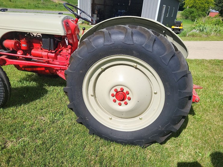 1951-ford-8n-image-18