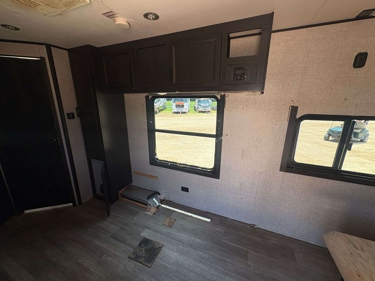 2022-jayco-"jayflight"-27'-travel-trailer-image-16