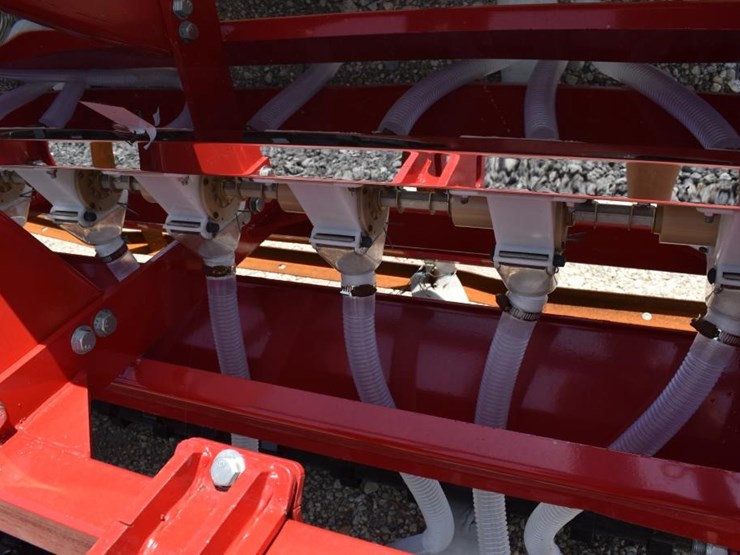3pt-or-skid-steer-no-till-seeder-image-8