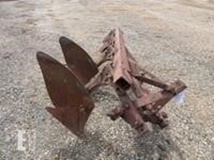 4-bottom-turning-plow-image-1