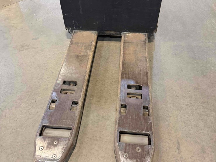 electric-pallet-jack-image-5