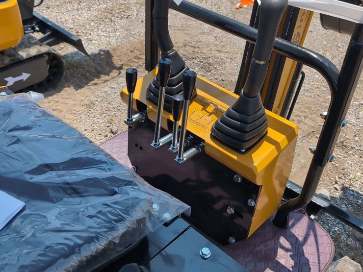 cfg-industries-mini-excavator---h13r-image-8