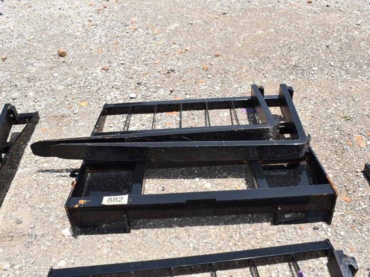 skid-steer-pallet-fork-image-1
