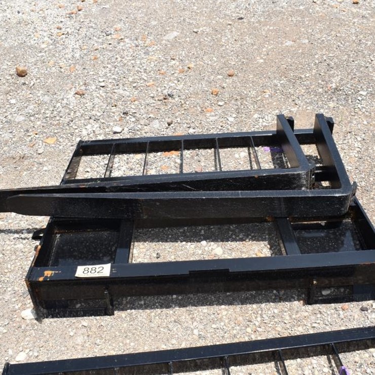 SKID STEER PALLET FORK