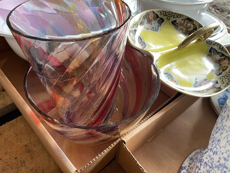 assorted-decorative-tableware-and-kitchenware-collection-image-4
