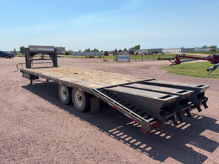 2013-big-tex-gooseneck-trailer-image-6
