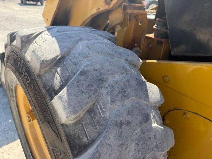 2014-caterpillar-262d-image-30