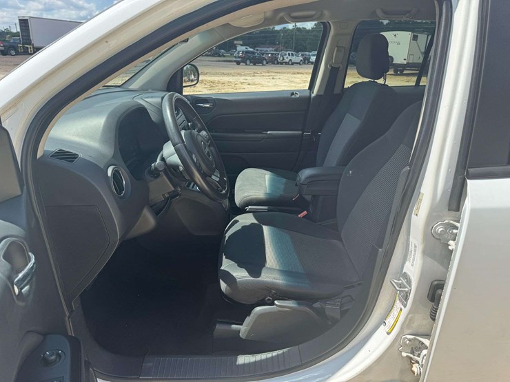 2013-jeep-compass-image-10