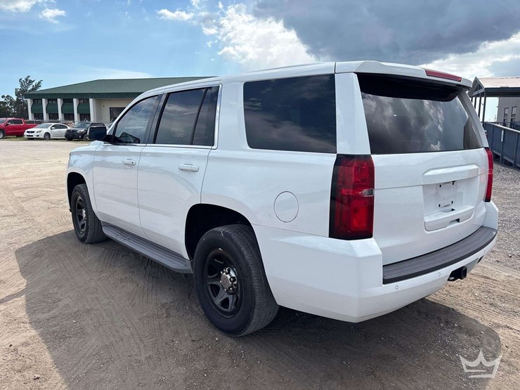2015-chevrolet-tahoe-image-4