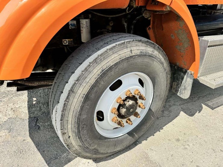 2004-peterbilt-357-image-7