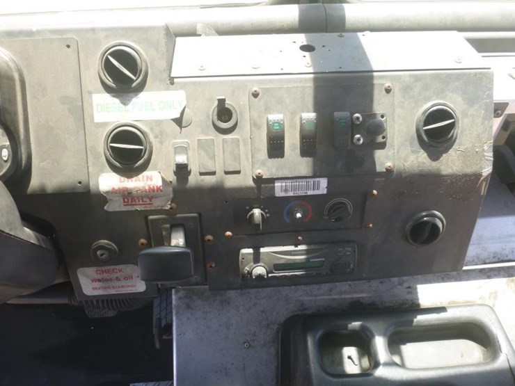 2012-freightliner-mt55-image-14