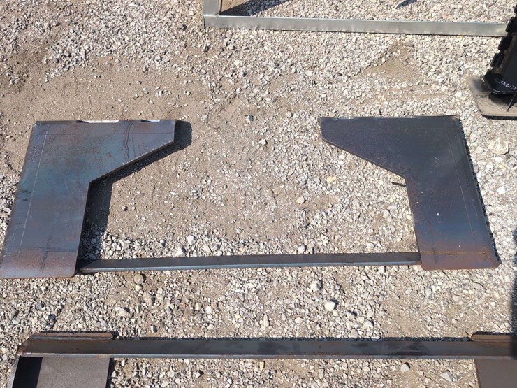 (1)-wolverine-skid-steer-attachment-plate-qmp1-16-10t-image-2