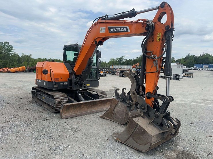 2023-develon-dx89r-excavator-with-2-buckets-image-3