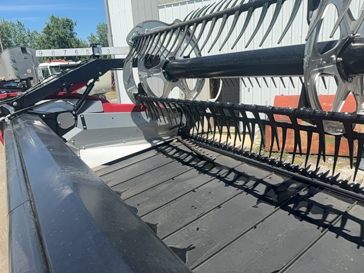 2023-case-ih--fd240-draper-head-image-25