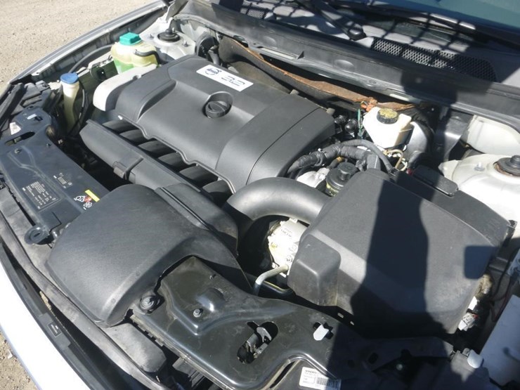 2010-volvo-xc90-image-10