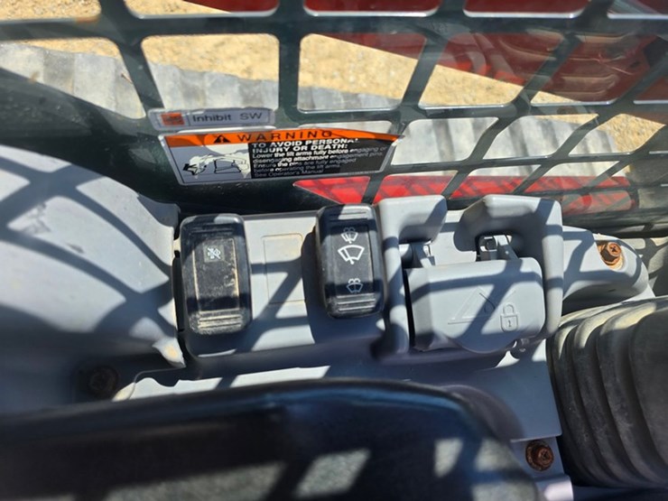 kubota-svl65-2-image-28